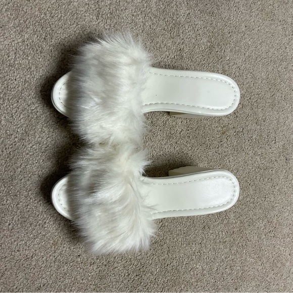 Fuzzy heels - Picture 4 of 4